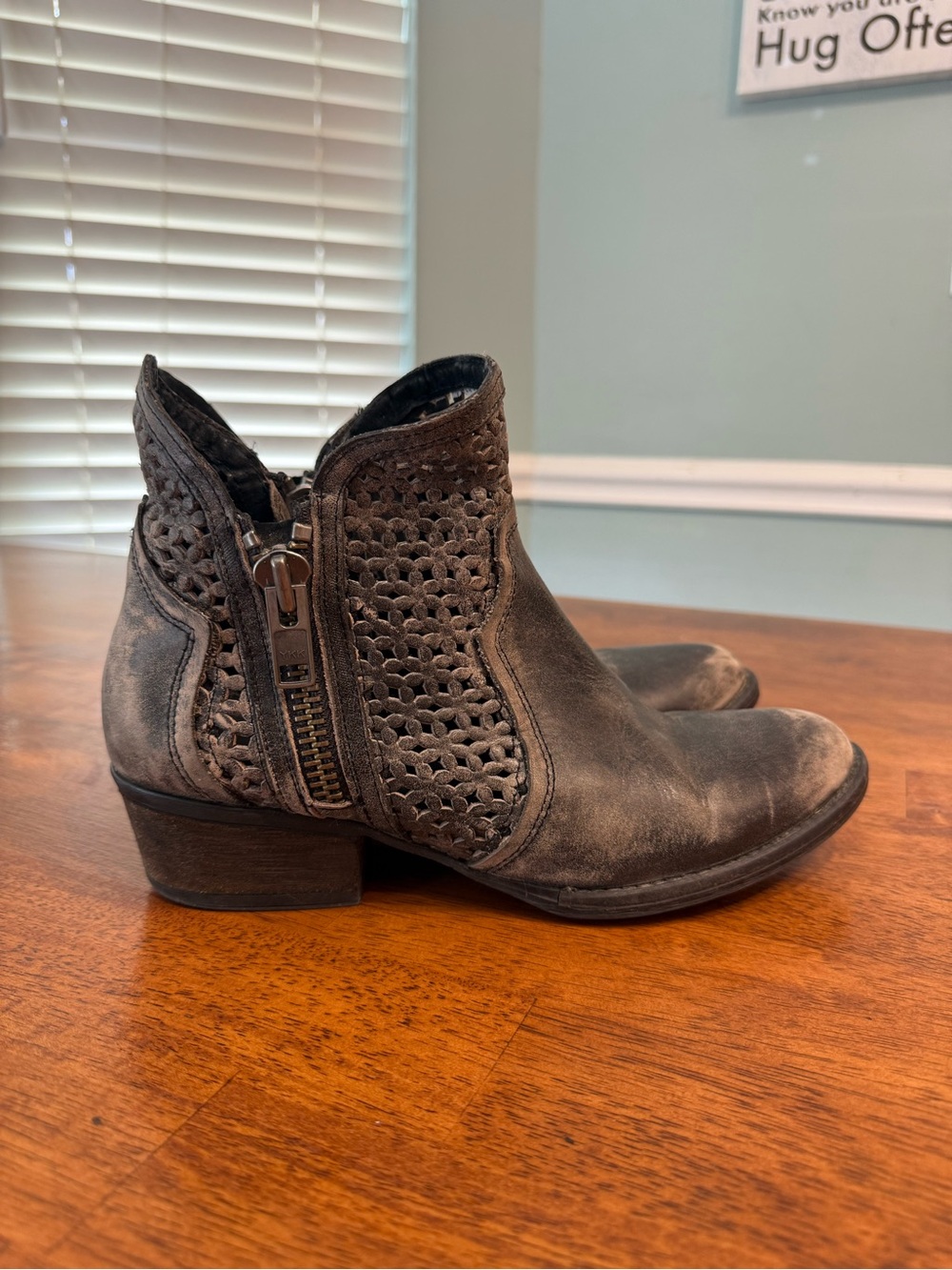 CIRCLE G by CORRAL Distressed Black Grey Leather Cutout Ankle Boots Q0001 10